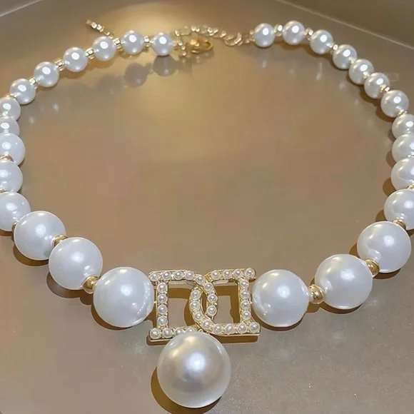 Vintage Pearl and Gold Jewelry Set - Picture 5 of 7